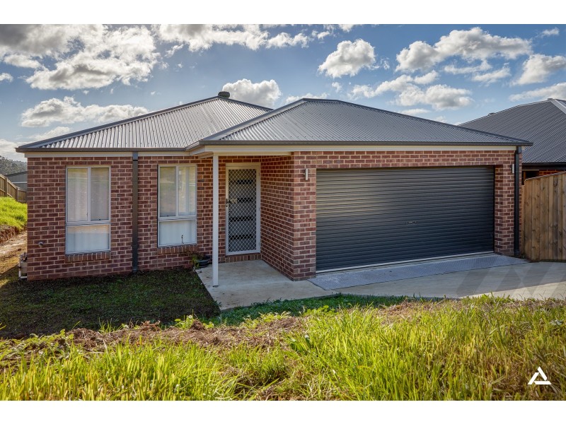 11 Chaucer Way, Drouin VIC 3818