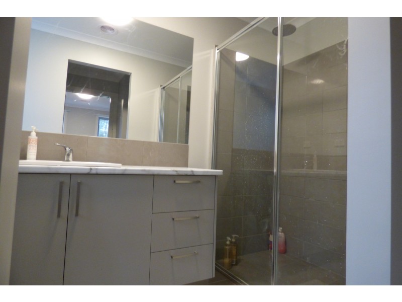 11 Chaucer Way, Drouin VIC 3818