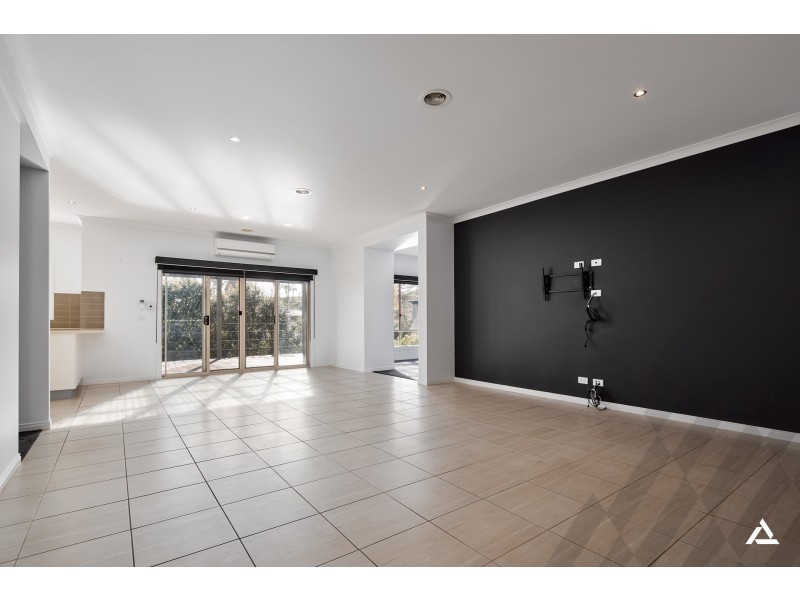 3 Crystal Court, Drouin VIC 3818