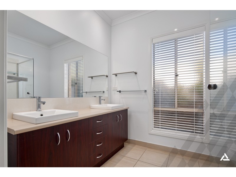 3 Crystal Court, Drouin VIC 3818