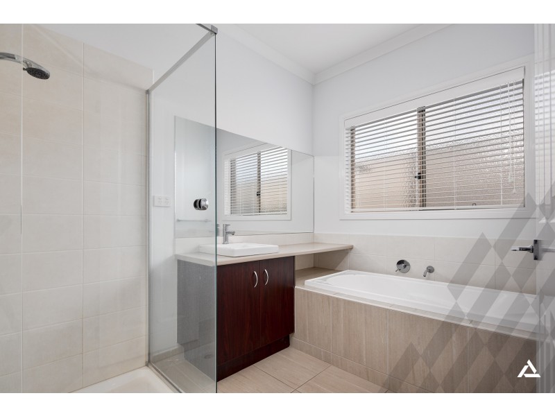 3 Crystal Court, Drouin VIC 3818