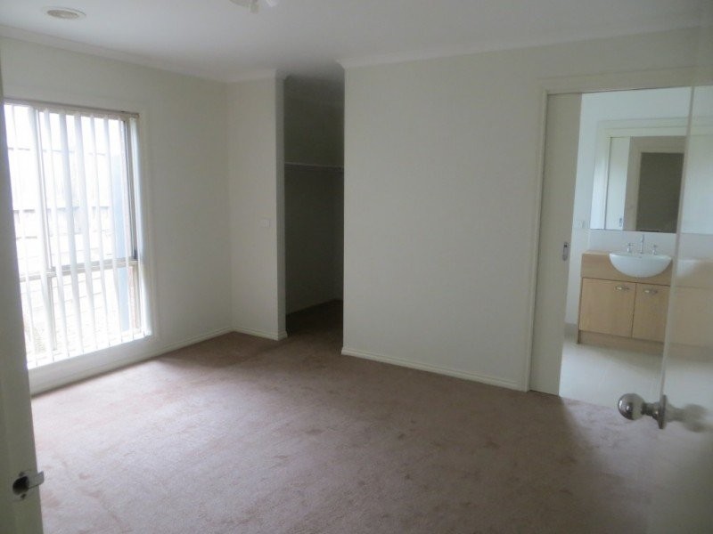 1 Orchard Court, Drouin VIC 3818