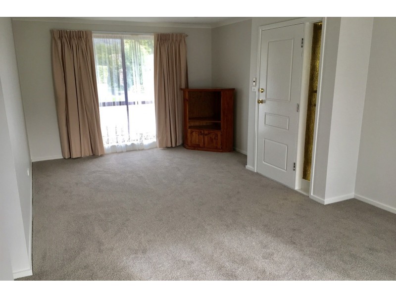 1/2 Evans Street, Trafalgar VIC 3824