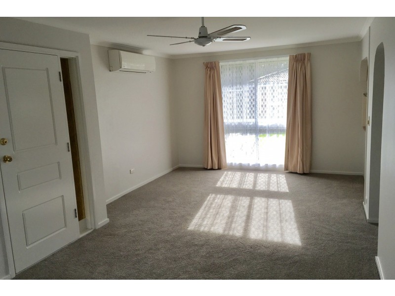 1/2 Evans Street, Trafalgar VIC 3824