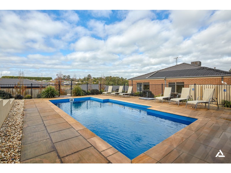 23 Monica Drive, Drouin VIC 3818