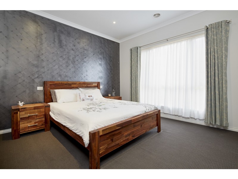 28 Valleyview Grove, Drouin VIC 3818