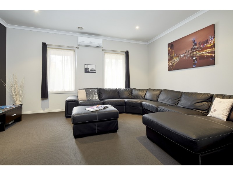 28 Valleyview Grove, Drouin VIC 3818