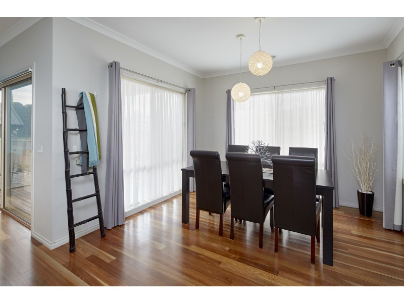 28 Valleyview Grove, Drouin VIC 3818