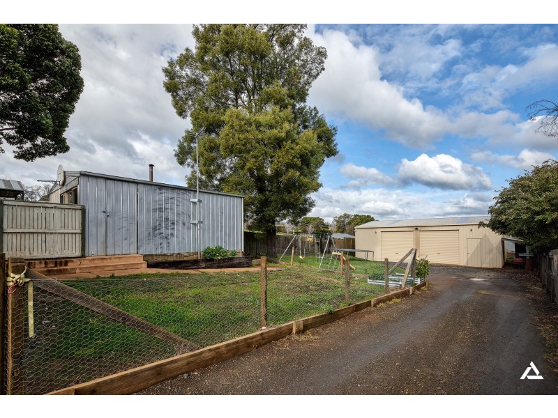 16 Lampard Road, Drouin VIC 3818