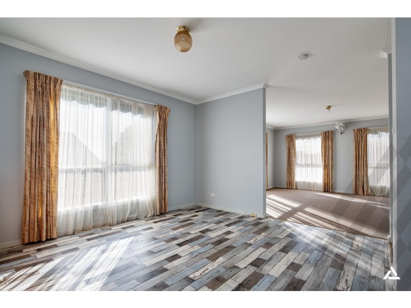 16 Lampard Road, Drouin VIC 3818