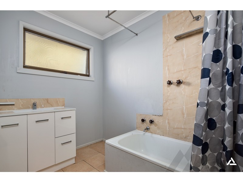 16 Lampard Road, Drouin VIC 3818