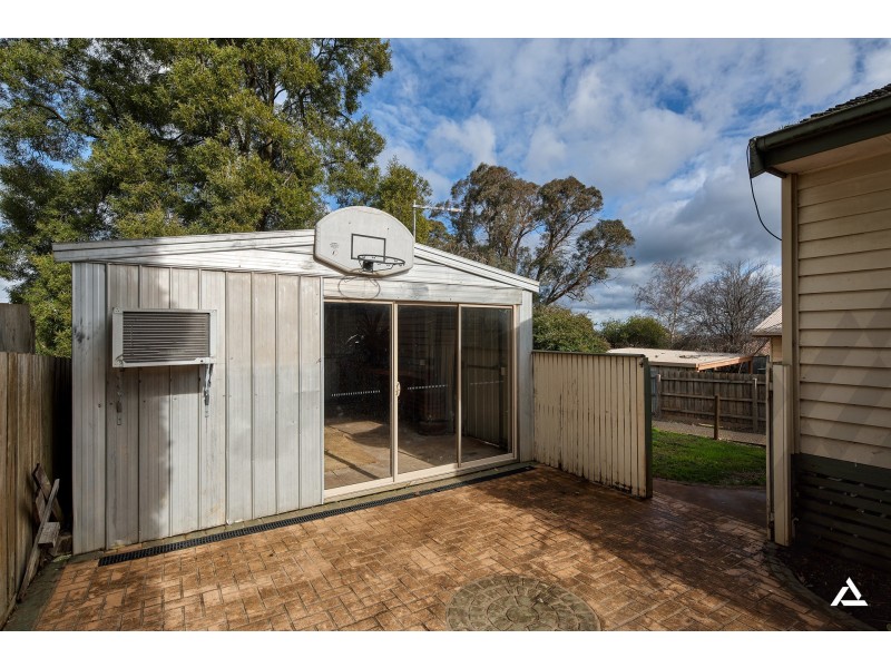 16 Lampard Road, Drouin VIC 3818