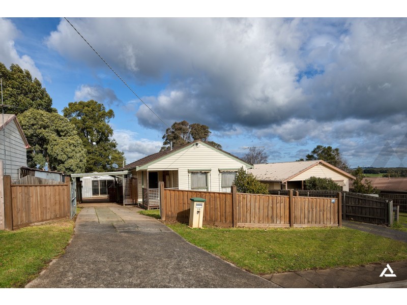 16 Lampard Road, Drouin VIC 3818