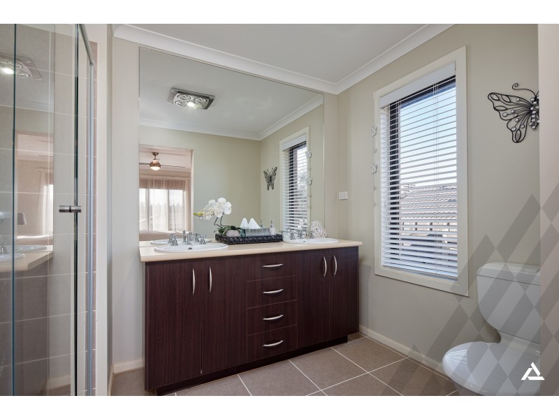 71 Cook Street, Drouin VIC 3818