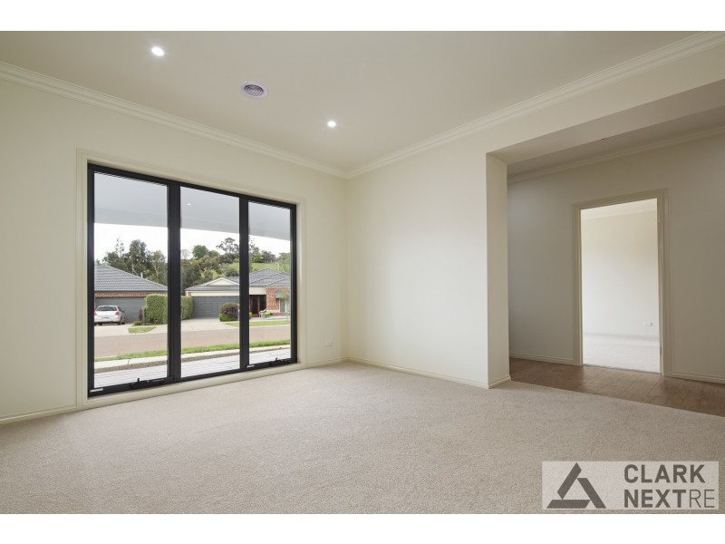24 Kensington Drive, Warragul VIC 3820