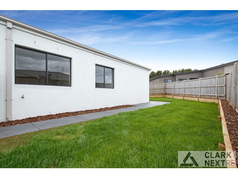 24 Kensington Drive, Warragul VIC 3820