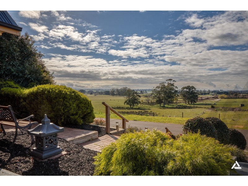 77 Twin Ranges Drive, Warragul VIC 3820