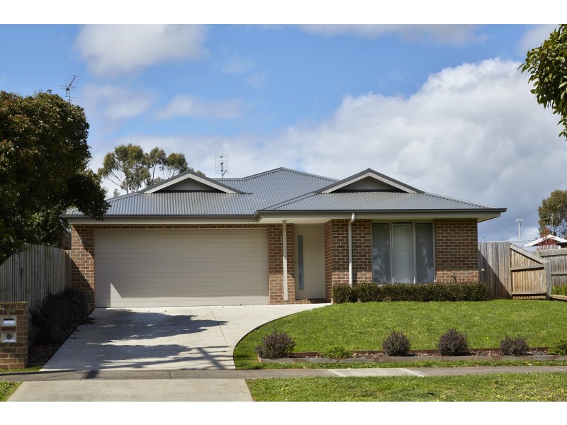 1/4 Albert Road, Drouin VIC 3818