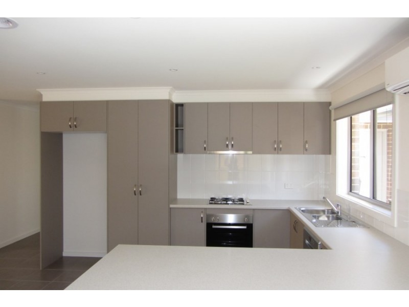 1/4 Albert Road, Drouin VIC 3818