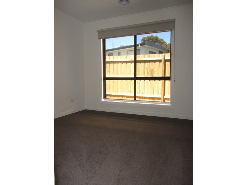 1/4 Albert Road, Drouin VIC 3818