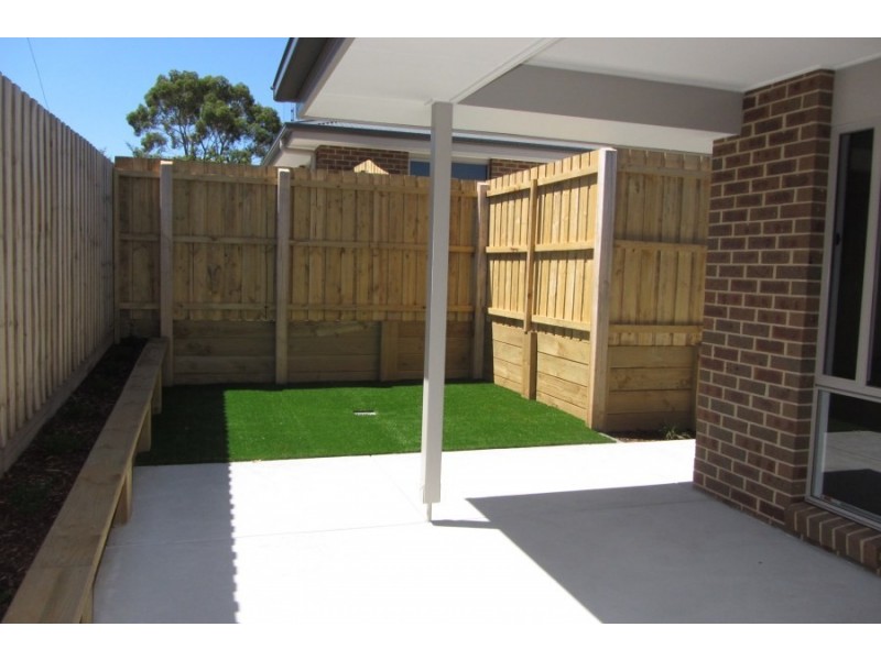 1/4 Albert Road, Drouin VIC 3818