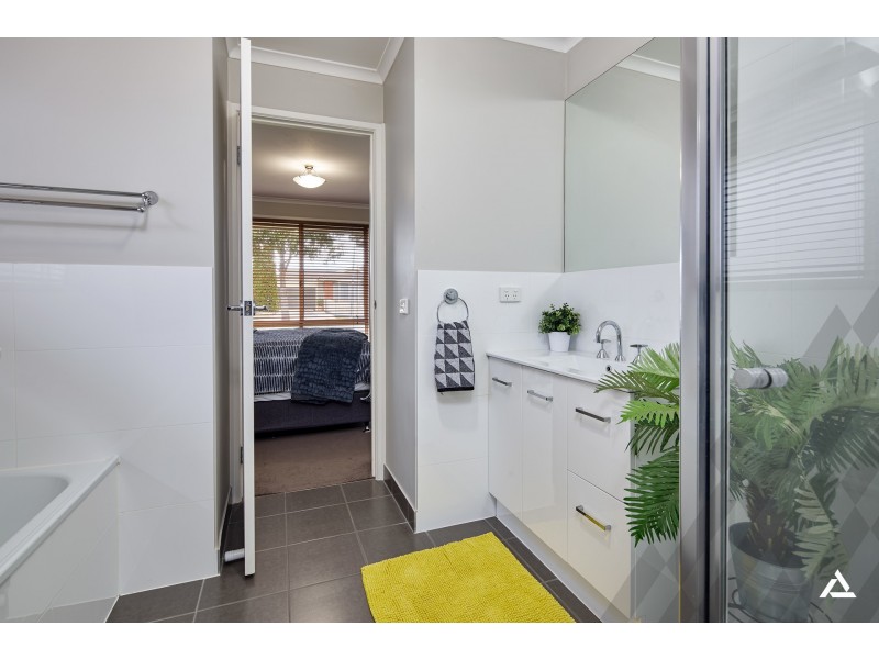 17 Helen Street, Drouin VIC 3818