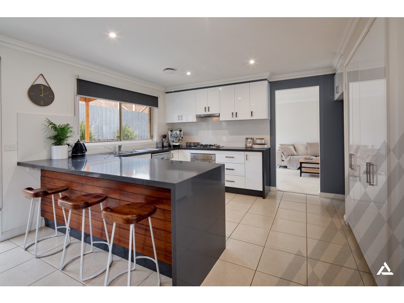 27 Mcmillan Drive, Warragul VIC 3820