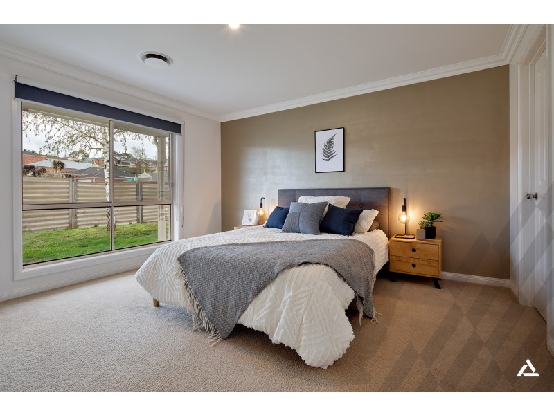 27 Mcmillan Drive, Warragul VIC 3820