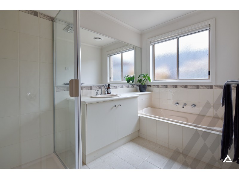27 Mcmillan Drive, Warragul VIC 3820