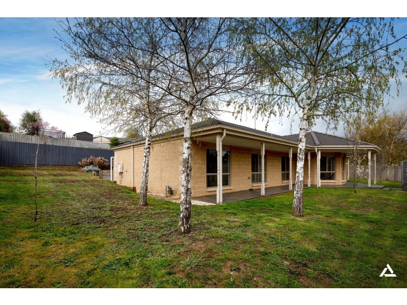 27 Mcmillan Drive, Warragul VIC 3820