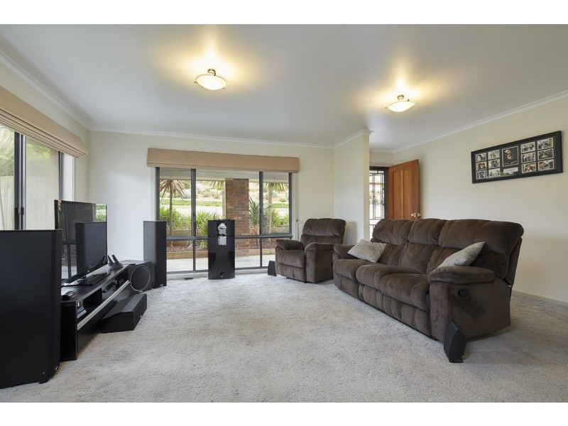 13 Hayes Drive, Warragul VIC 3820