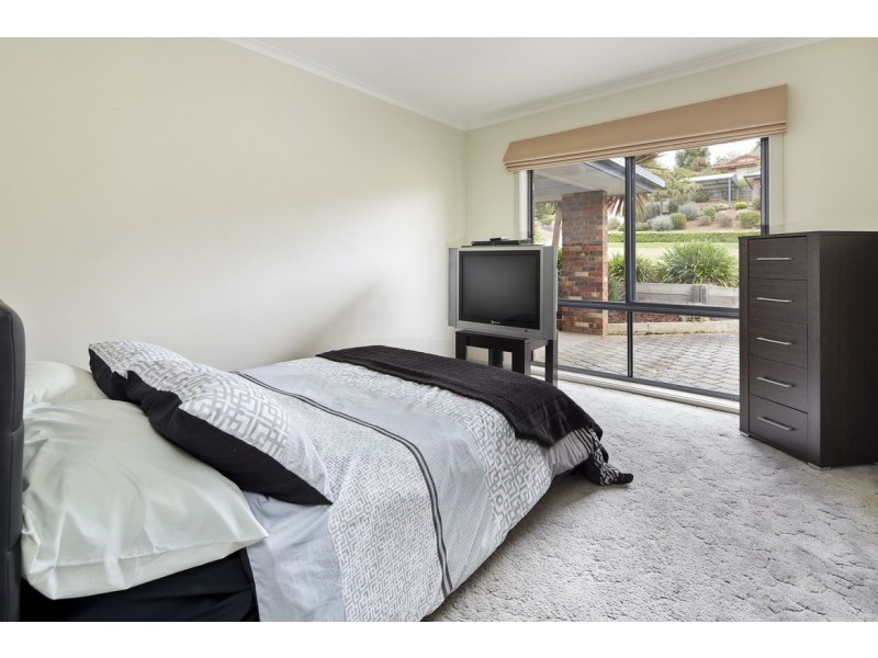 13 Hayes Drive, Warragul VIC 3820