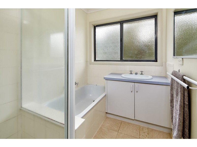 13 Hayes Drive, Warragul VIC 3820