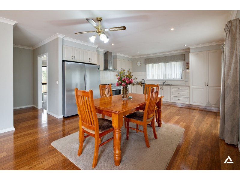 24 Settlers Rise, Drouin VIC 3818