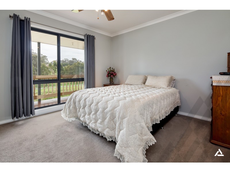 24 Settlers Rise, Drouin VIC 3818