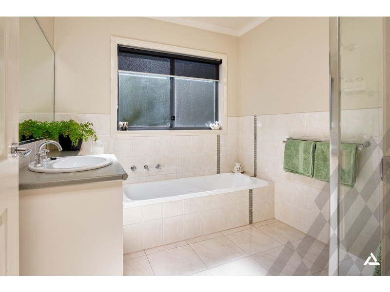 1 Deakin Court, Warragul VIC 3820