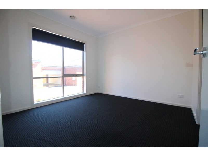 4/4 Hearn Street, Drouin VIC 3818