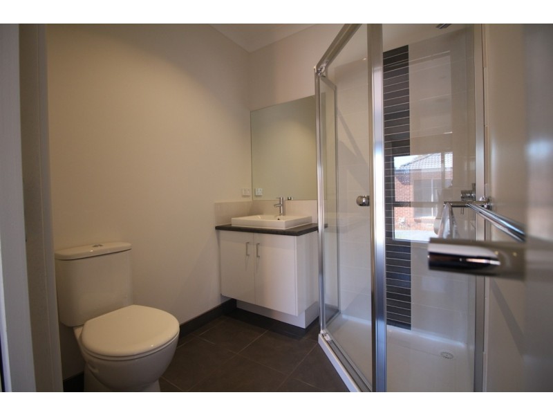 4/4 Hearn Street, Drouin VIC 3818