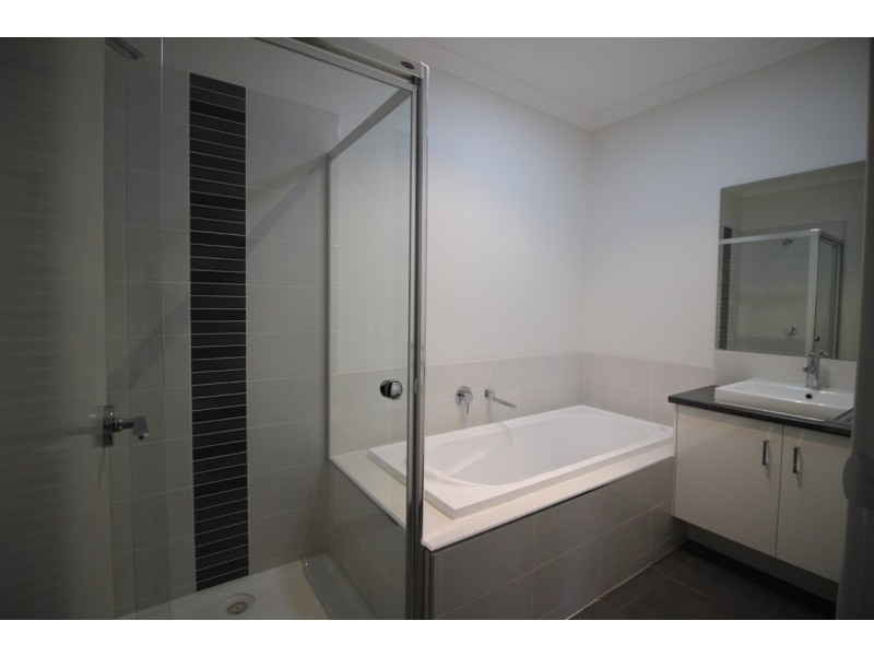 4/4 Hearn Street, Drouin VIC 3818