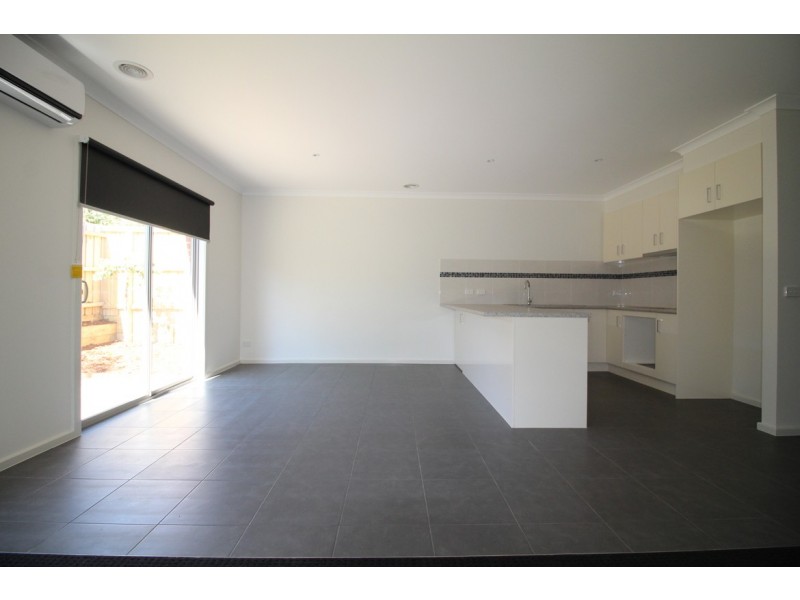 4/4 Hearn Street, Drouin VIC 3818