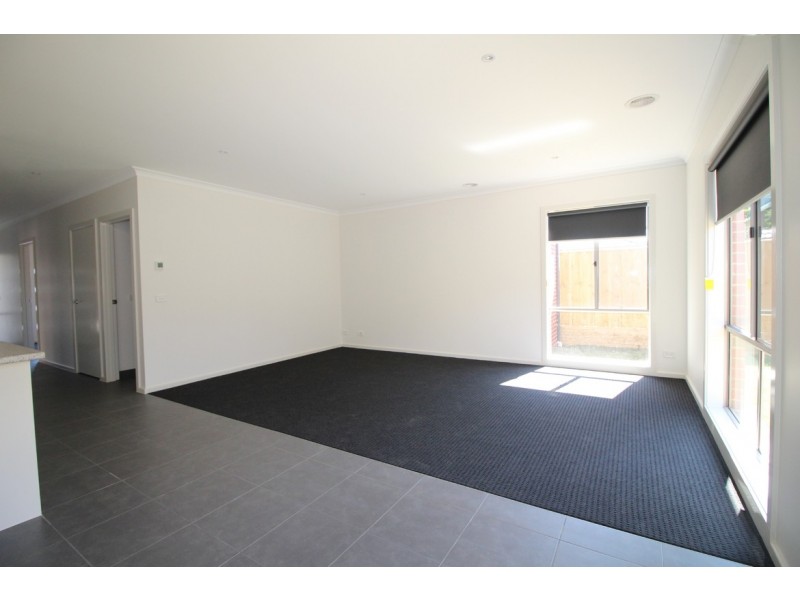4/4 Hearn Street, Drouin VIC 3818