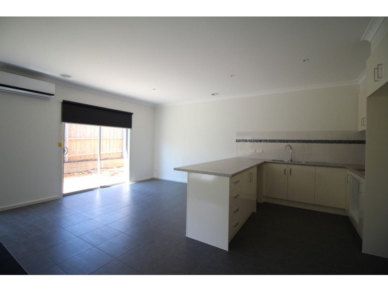 4/4 Hearn Street, Drouin VIC 3818