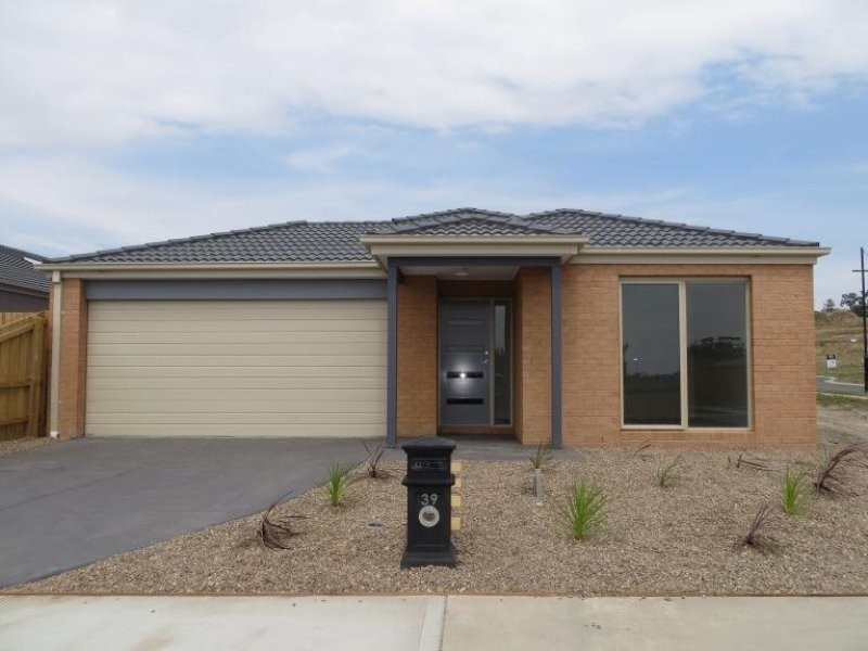 39 Summerhill Boulevard, Drouin VIC 3818