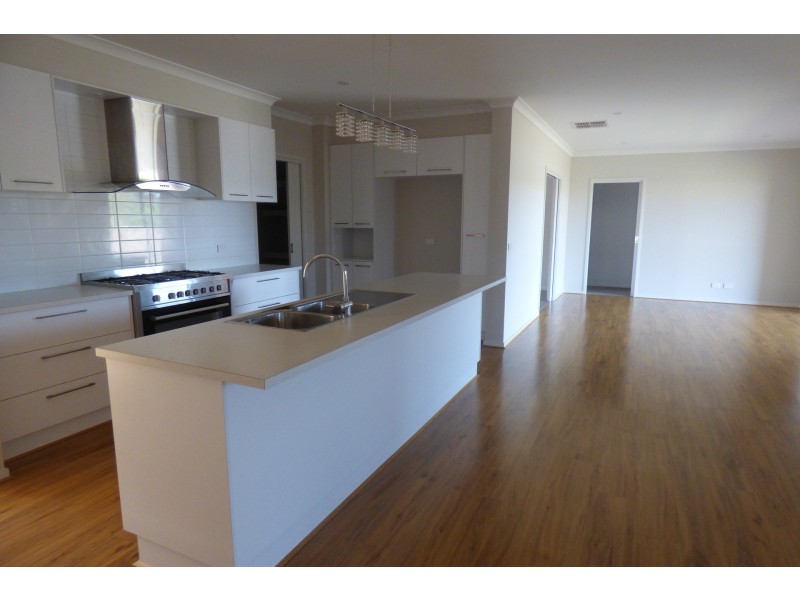 4 Timberside Avenue, Warragul VIC 3820