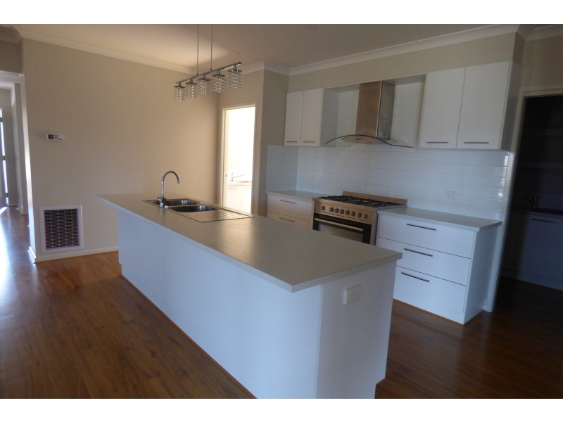 4 Timberside Avenue, Warragul VIC 3820