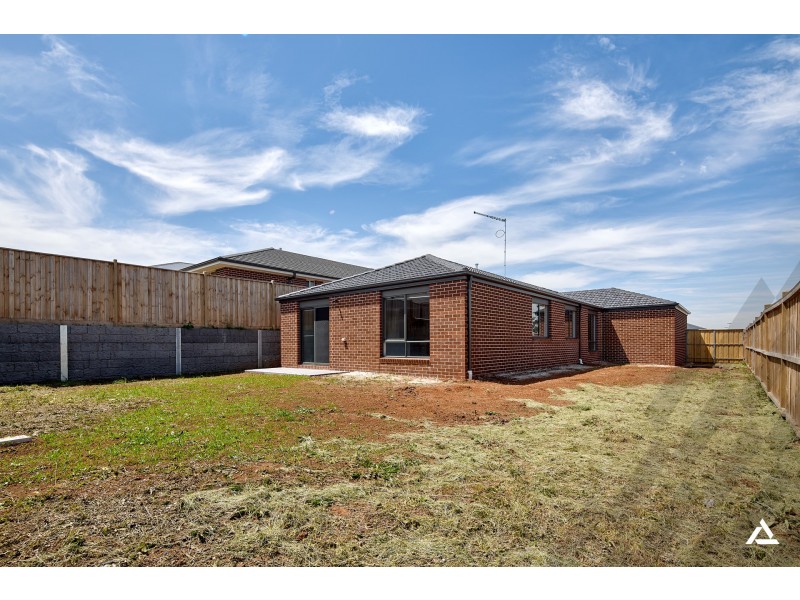 22 Redleaf Avenue, Warragul VIC 3820