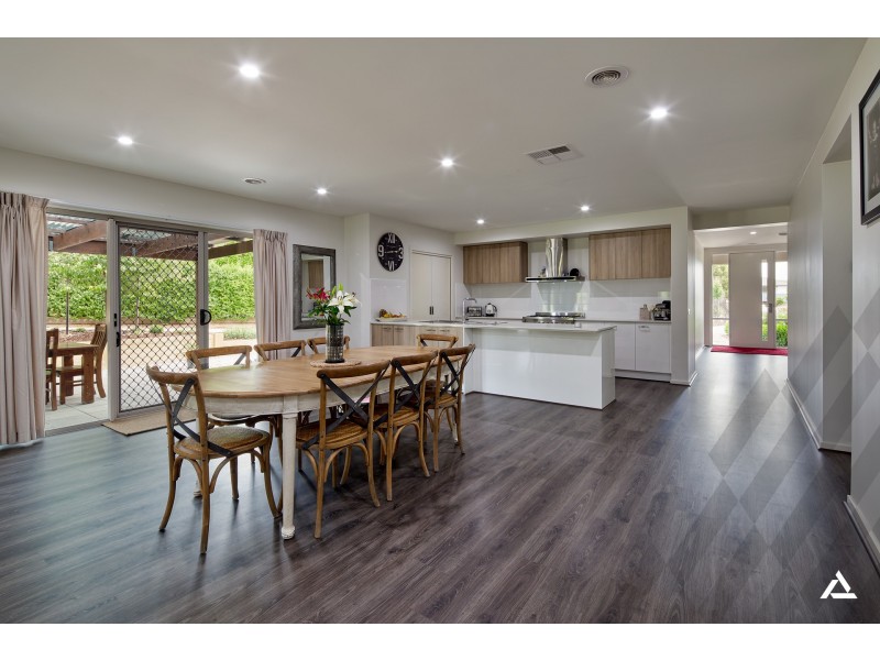 12 Settlers Rise, Drouin VIC 3818