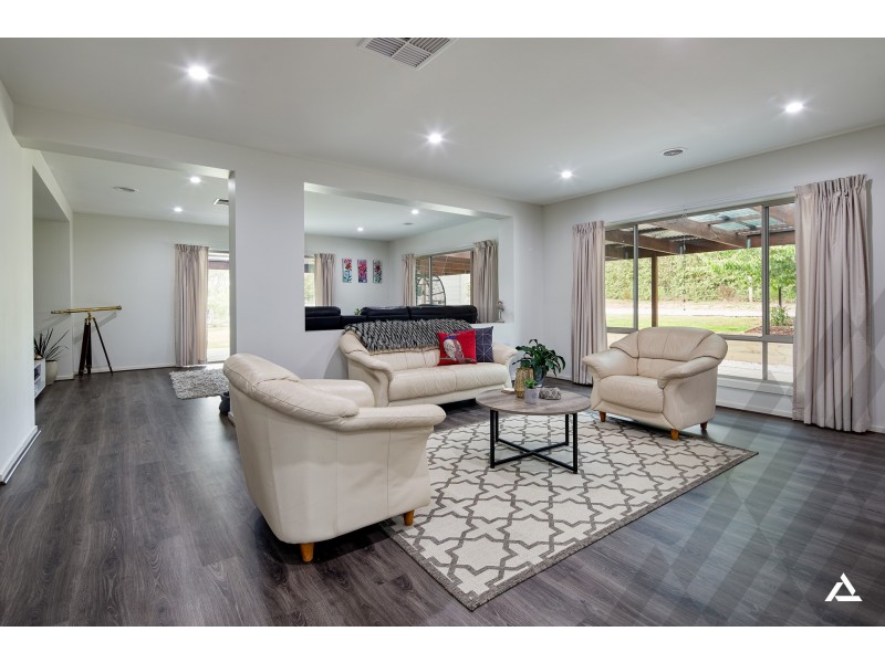 12 Settlers Rise, Drouin VIC 3818