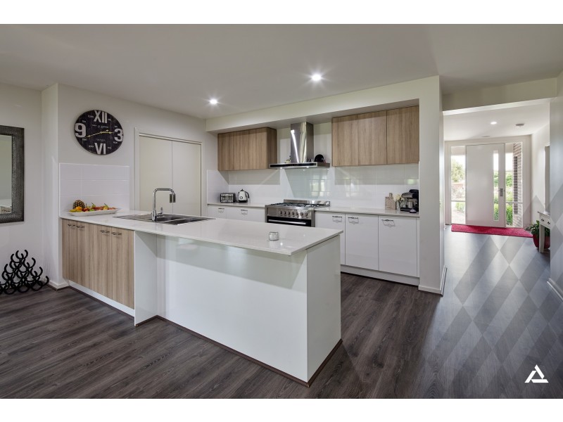 12 Settlers Rise, Drouin VIC 3818