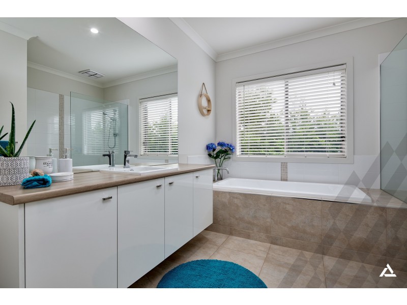 12 Settlers Rise, Drouin VIC 3818